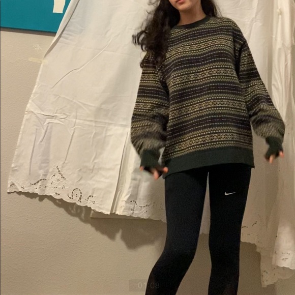 Neutral Arrow sweater - Picture 2 of 4